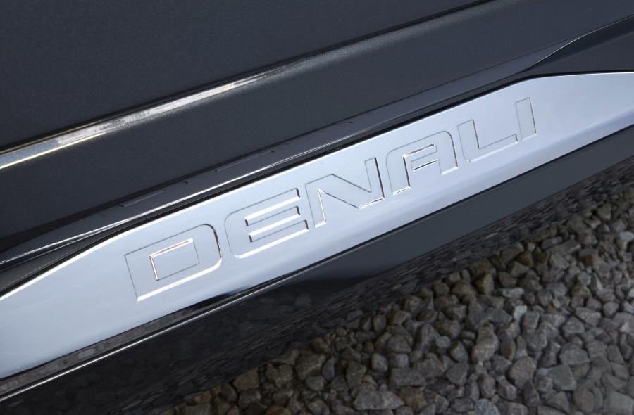 Логотип GMC Terrain Denali 2017 года  (фото 17 из 41)